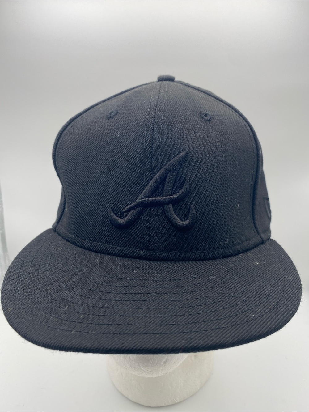 New Era Atlanta Braves 59FIFTY Black Fitted Hat Size 7 3/8 58.7cm
